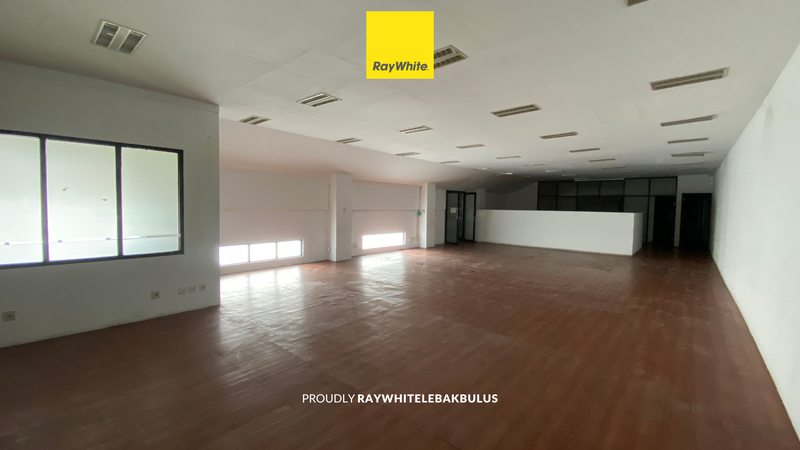 Dijual Cepat! Gedung Kantor Siap Pakai di Jl Wijaya, Kebayoran Baru 
