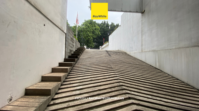 Dijual Cepat! Gedung Kantor Siap Pakai di Jl Wijaya, Kebayoran Baru 