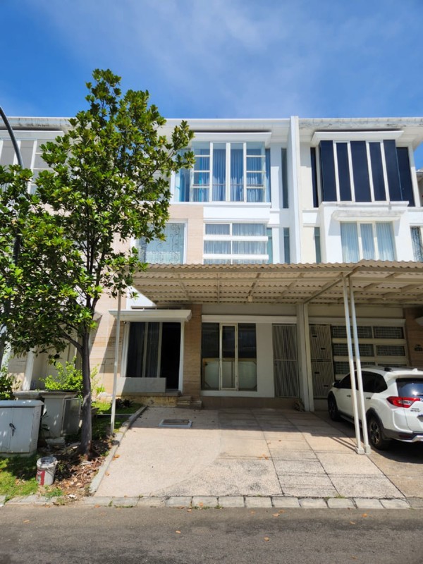 Di jual rumah pakuwon Surabaya barat