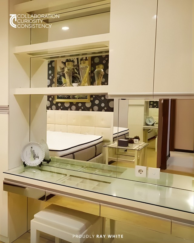 Jual Apartemen Pakuwon Surabaya Barat Waterplace De Residence Tower D Mewah, Private Lift, View Kolam, Harga Nego! Lokasi Superblock Pakuwon Indah Surabaya Barat