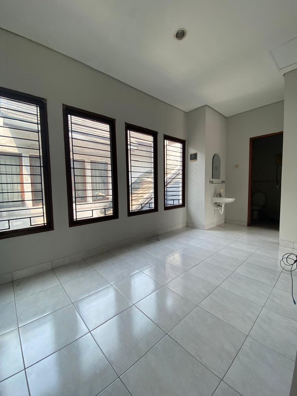 Rumah dalam cluster, siap huni di Bintaro sektor 9.