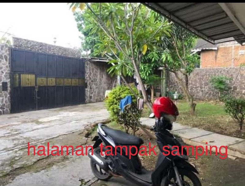Rumah Besar dengan Halaman Sangat Luas di Bojongloa Bandung