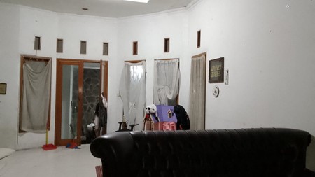 Rumah Besar dengan Halaman Sangat Luas di Bojongloa Bandung