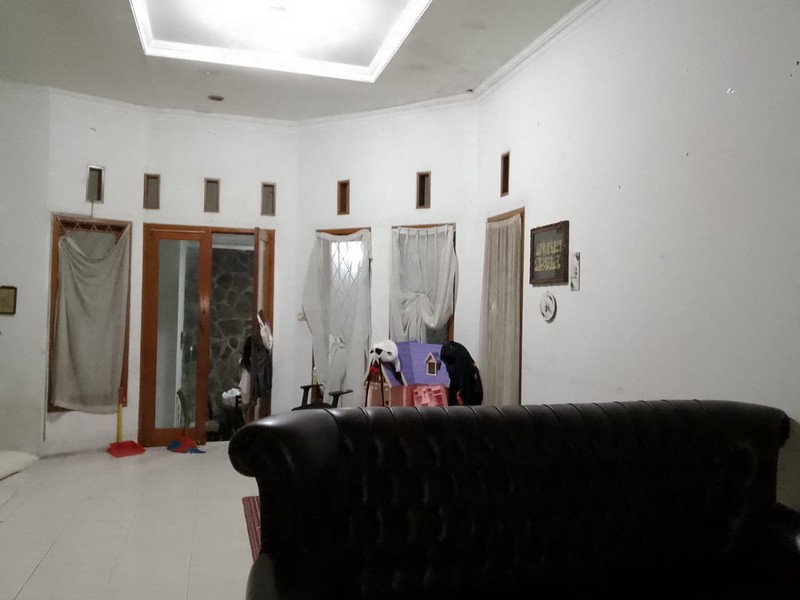 Rumah Besar dengan Halaman Sangat Luas di Bojongloa Bandung