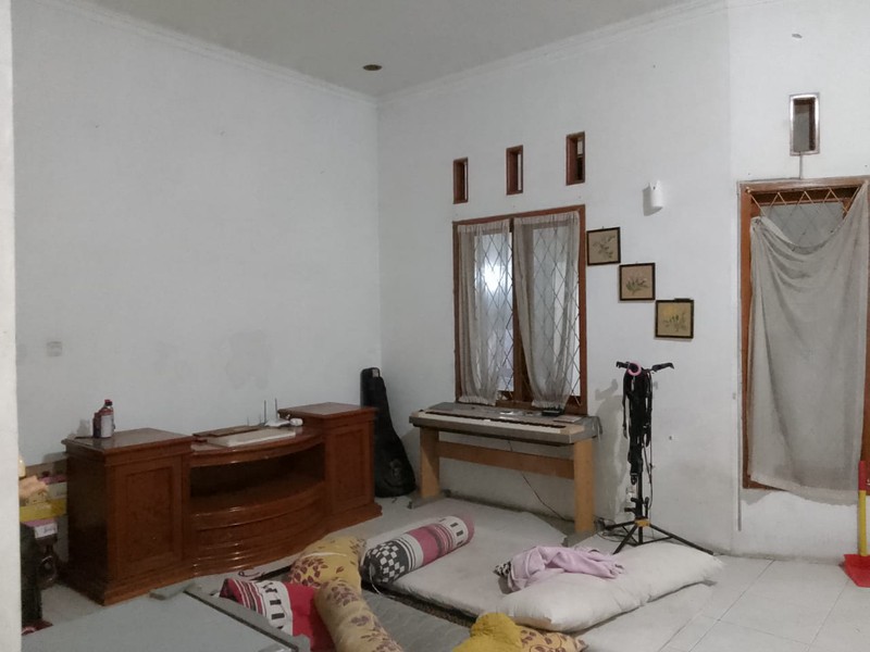 Rumah Besar dengan Halaman Sangat Luas di Bojongloa Bandung