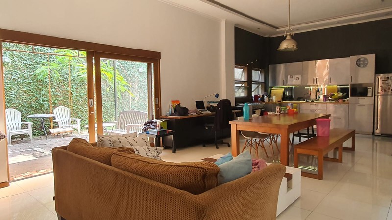 Rumah 2 Lantai, Asri, dalam CLuster di Bintaro Sektor 9