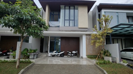 4 Milyar-an Dijual Rumah Baru Woodland Citraland Surabaya New Modern Spesial Row Jalan Boulevard Lebar 4 Mobil Siap Huni Dekat Universitas Ciputra, Hokky Buah, Ciputra Hospital, Pakuwon Mall