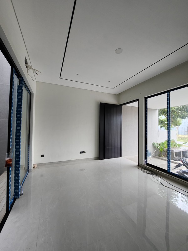 4 Milyar-an Dijual Rumah Baru Woodland Citraland Surabaya New Modern Spesial Row Jalan Boulevard Lebar 4 Mobil Siap Huni Dekat Universitas Ciputra, Hokky Buah, Ciputra Hospital, Pakuwon Mall