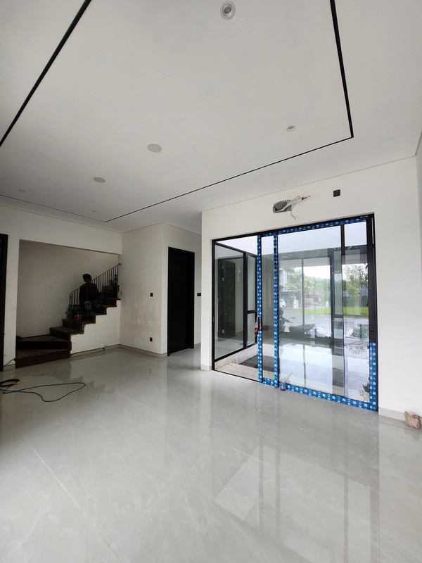 4 Milyar-an Dijual Rumah Baru Woodland Citraland Surabaya New Modern Spesial Row Jalan Boulevard Lebar 4 Mobil Siap Huni Dekat Universitas Ciputra, Hokky Buah, Ciputra Hospital, Pakuwon Mall