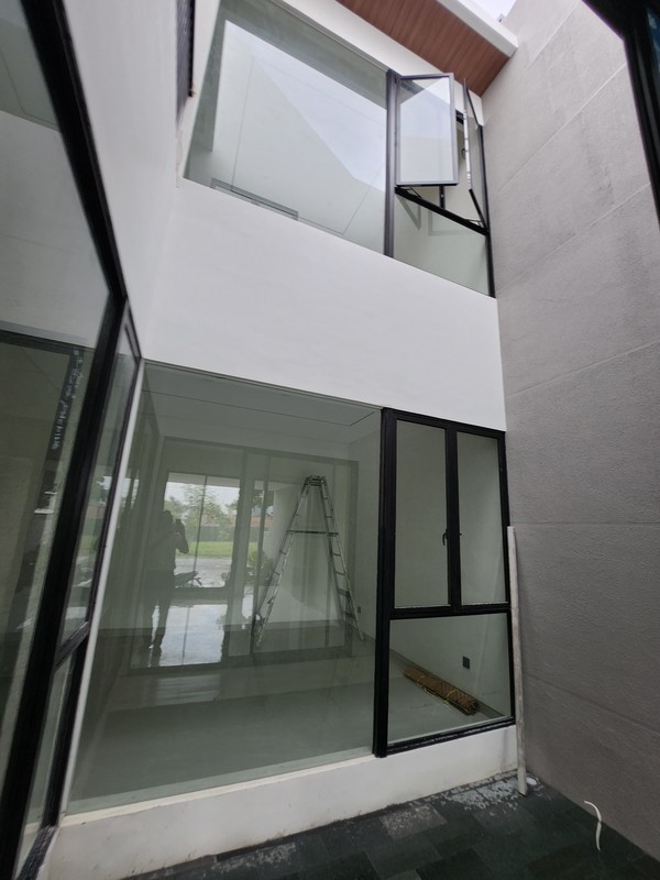 4 Milyar-an Dijual Rumah Baru Woodland Citraland Surabaya New Modern Spesial Row Jalan Boulevard Lebar 4 Mobil Siap Huni Dekat Universitas Ciputra, Hokky Buah, Ciputra Hospital, Pakuwon Mall