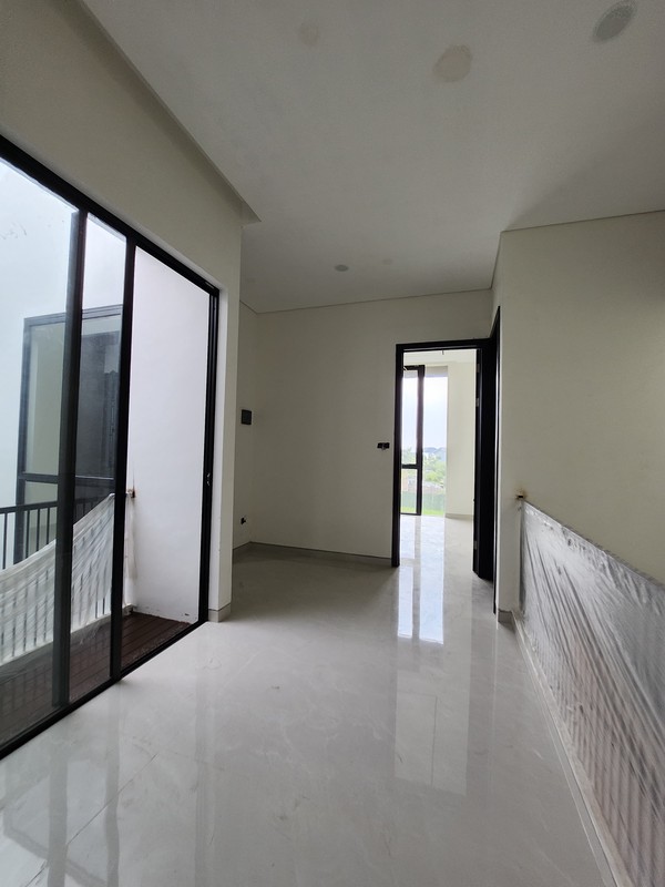 4 Milyar-an Dijual Rumah Baru Woodland Citraland Surabaya New Modern Spesial Row Jalan Boulevard Lebar 4 Mobil Siap Huni Dekat Universitas Ciputra, Hokky Buah, Ciputra Hospital, Pakuwon Mall