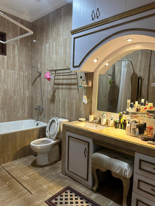 Rumah Cantik di Emerald Bintaro dengan Lingkungan Asri 