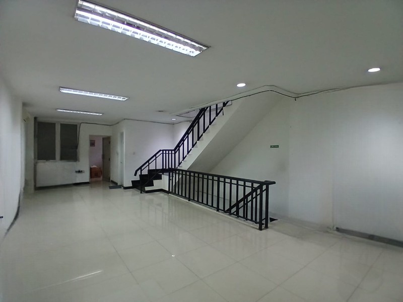 Disewakan ruko di lantai 2 luas 80 meter di Bona Indah Plaza lebak bulus