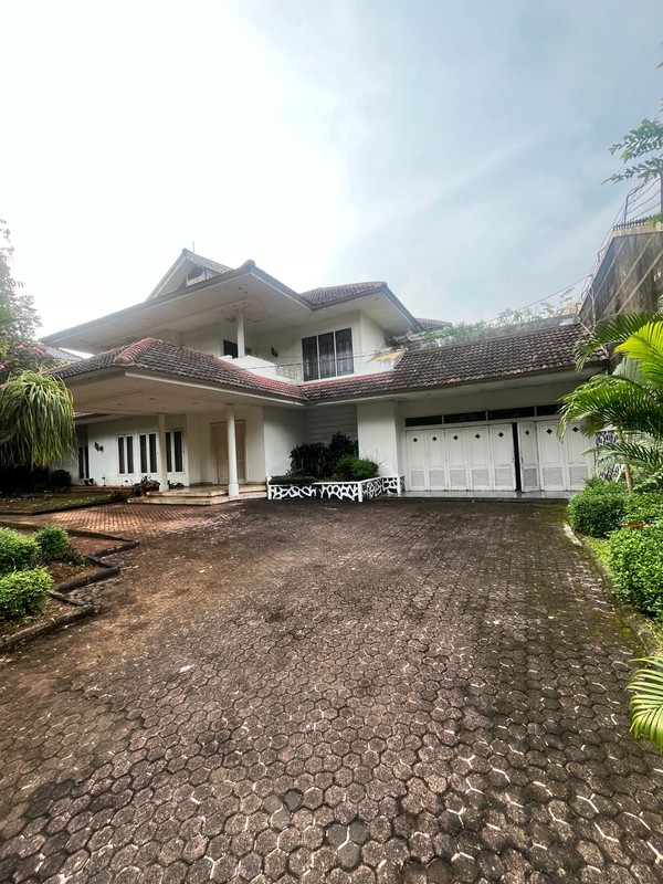 Dijual Rumah di lokasi strategis jl Adhyaksa Raya Lebak Bulus