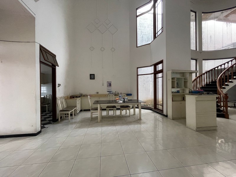 RUMAH DIJUAL DI JALAN RAYA MARGOREJO