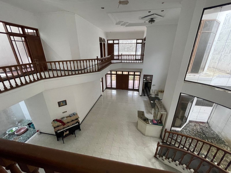 RUMAH DIJUAL DI JALAN RAYA MARGOREJO