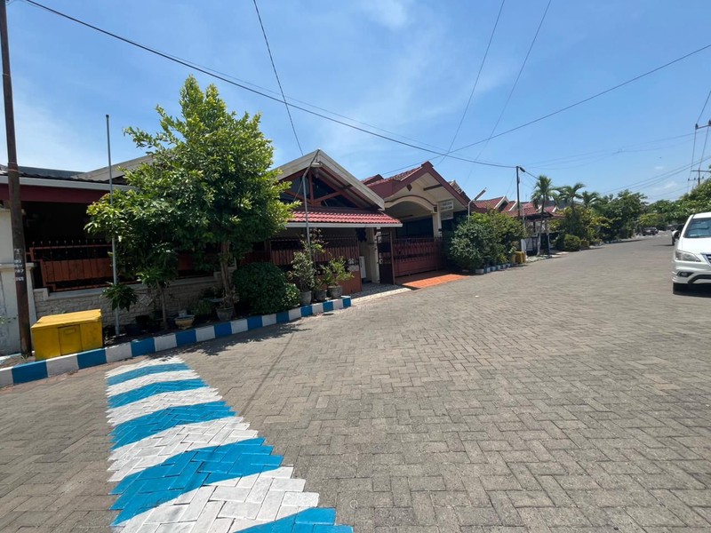 Hunian Idaman di Waru Sidoarjo - 4 Kamar, Furnitur Jati, Sertifikat SHM