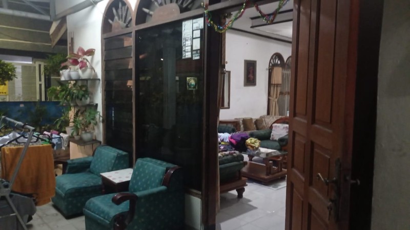 For Sale Rumah 4+1 KT dan 3 KM Lokasi Strategis di Bendungan Hilir Jakarta Pusat ada Kost di dalam dengan 5 KT + 1 KM
