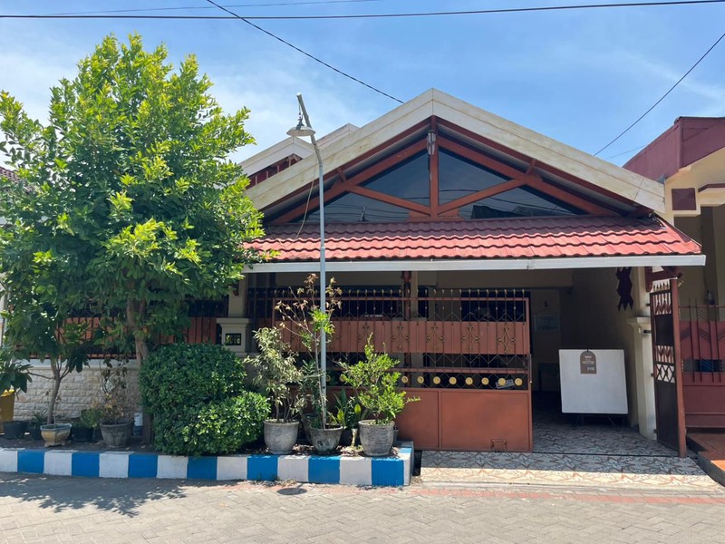 Jual Rumah Asri di Waru Sidoarjo - SHM, Perabotan Jati, Akses Mudah
