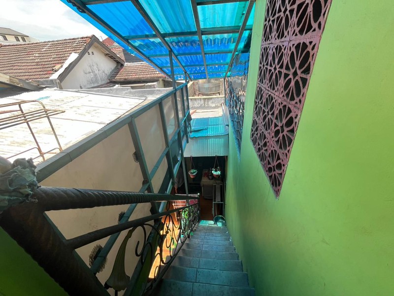 Jual Rumah Asri di Waru Sidoarjo - SHM, Perabotan Jati, Akses Mudah