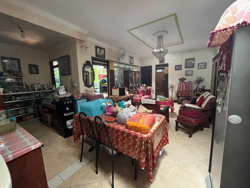 Jual Rumah Asri di Waru Sidoarjo - SHM, Perabotan Jati, Akses Mudah