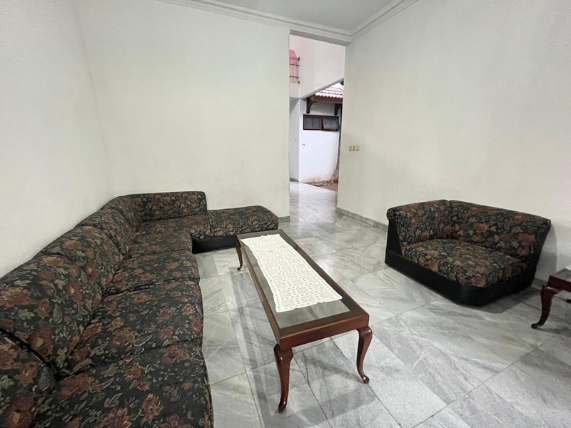 Dijual Rumah Luas dan Strategis di Jl. Warung Jati Timur, Kalibata - Pancoran, Cocok untuk Hunian