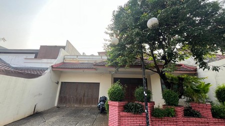 Dijual Rumah Luas dan Strategis di Jl. Warung Jati Timur, Kalibata - Pancoran, Cocok untuk Hunian