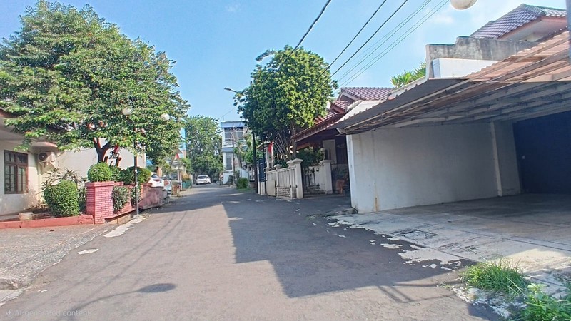 Dijual Rumah Luas dan Strategis di Jl. Warung Jati Timur, Kalibata - Pancoran, Cocok untuk Hunian