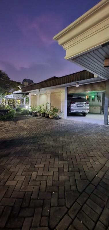 Rumah Commercial di Jl. Raya Diponegoro 158 (Hoek WR Supratman) Surabaya, Jawa Timur