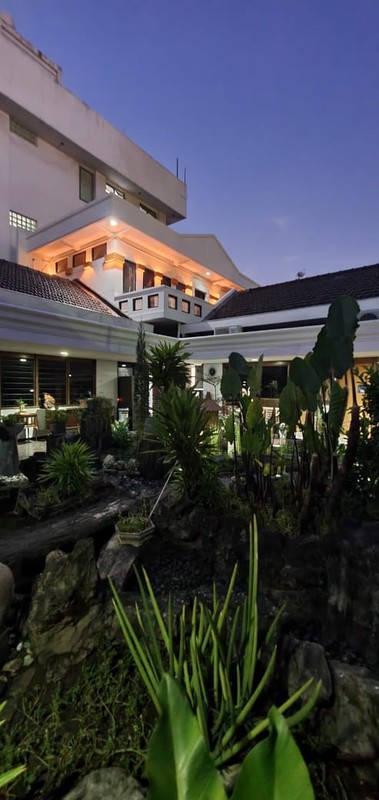 Rumah Commercial di Jl. Raya Diponegoro 158 (Hoek WR Supratman) Surabaya, Jawa Timur
