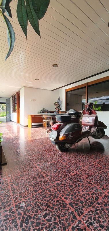 Rumah Commercial di Jl. Raya Diponegoro 158 (Hoek WR Supratman) Surabaya, Jawa Timur