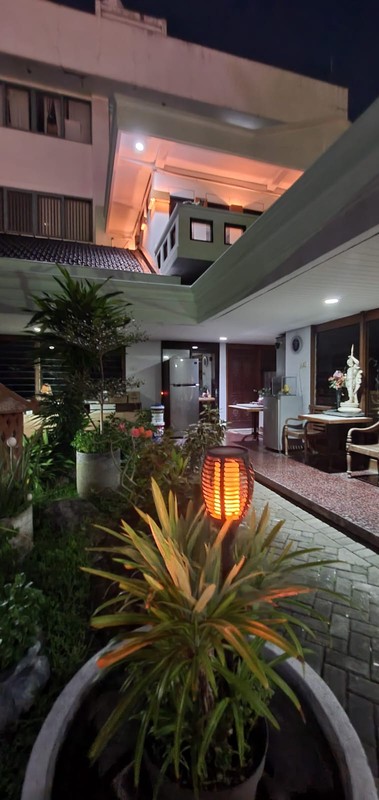 Rumah Commercial di Jl. Raya Diponegoro 158 (Hoek WR Supratman) Surabaya, Jawa Timur