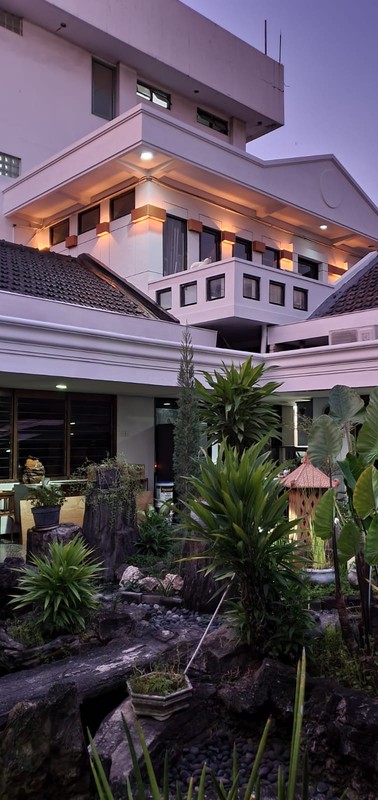 Rumah Commercial di Jl. Raya Diponegoro 158 (Hoek WR Supratman) Surabaya, Jawa Timur