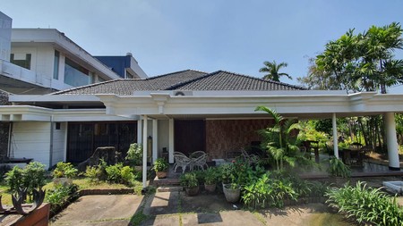 Rumah Commercial di Jl. Raya Diponegoro 158 (Hoek WR Supratman) Surabaya, Jawa Timur