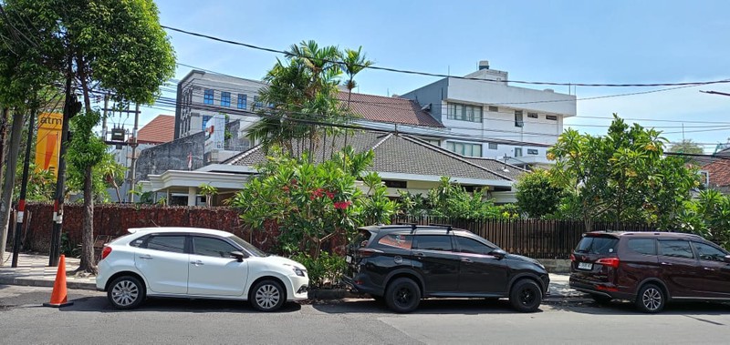 Rumah Commercial di Jl. Raya Diponegoro 158 (Hoek WR Supratman) Surabaya, Jawa Timur