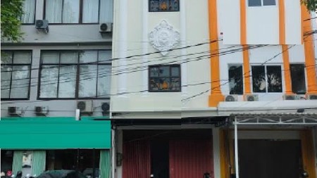 Disewakan Ruko 3 lantai di Jl Ir Soekarno Surabaya