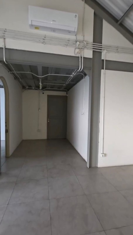 Ruang Usaha di area ramai, padat hunian, daerah Antapani Bandung