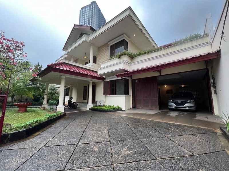 Rumah ini lokasi dekat dengan Cilandak Town Square, TB Simatupang, Fatmawati, Tol Pondok Pinang.