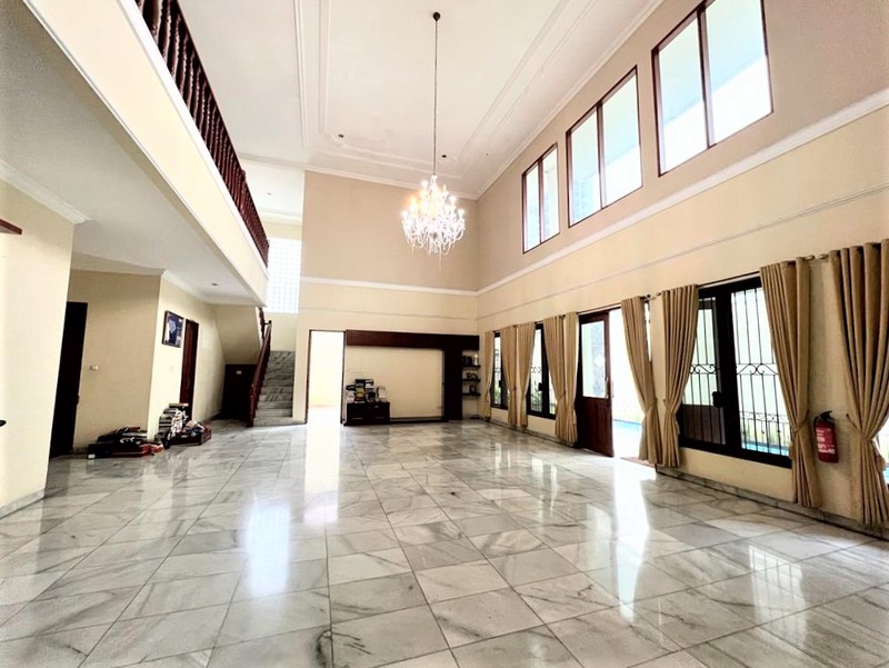 Rumah ini lokasi dekat dengan Cilandak Town Square, TB Simatupang, Fatmawati, Tol Pondok Pinang.