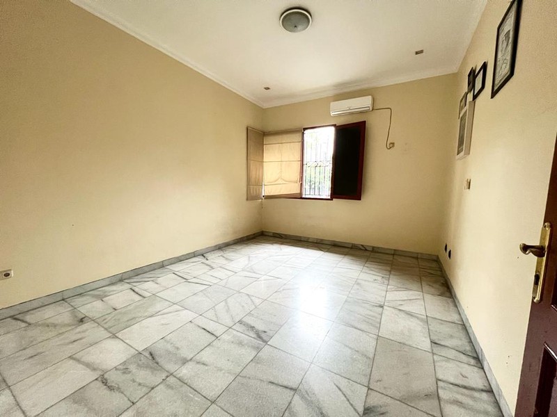 Rumah ini lokasi dekat dengan Cilandak Town Square, TB Simatupang, Fatmawati, Tol Pondok Pinang.