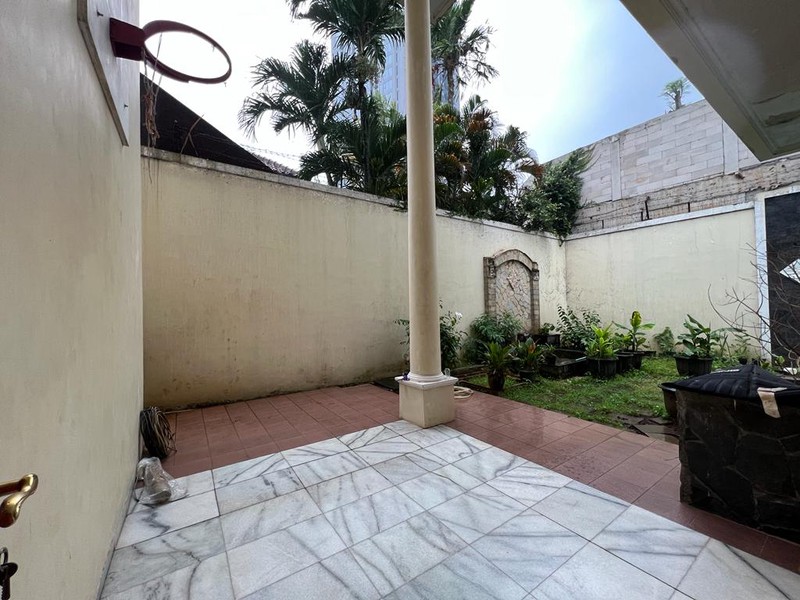 Rumah ini lokasi dekat dengan Cilandak Town Square, TB Simatupang, Fatmawati, Tol Pondok Pinang.