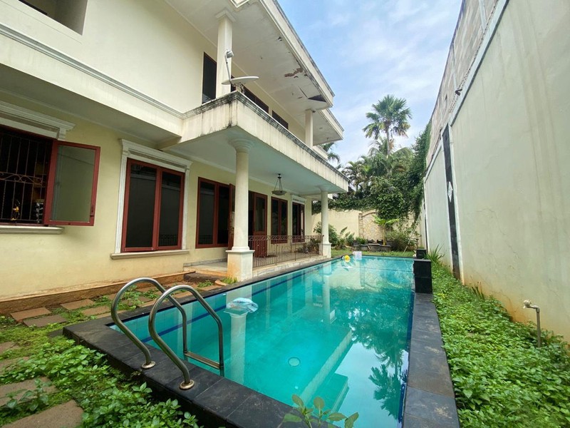 Rumah ini lokasi dekat dengan Cilandak Town Square, TB Simatupang, Fatmawati, Tol Pondok Pinang.