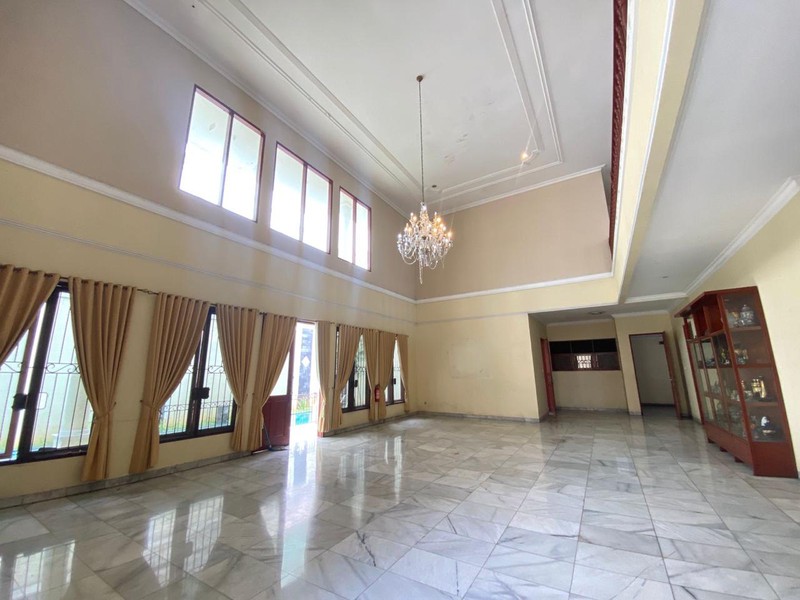 Rumah ini lokasi dekat dengan Cilandak Town Square, TB Simatupang, Fatmawati, Tol Pondok Pinang.