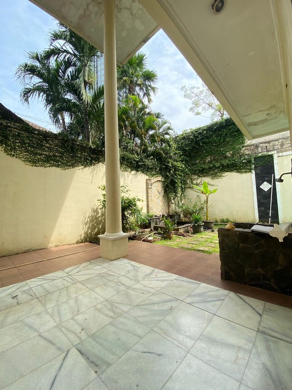 Rumah ini lokasi dekat dengan Cilandak Town Square, TB Simatupang, Fatmawati, Tol Pondok Pinang.