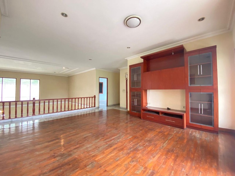 Rumah ini lokasi dekat dengan Cilandak Town Square, TB Simatupang, Fatmawati, Tol Pondok Pinang.