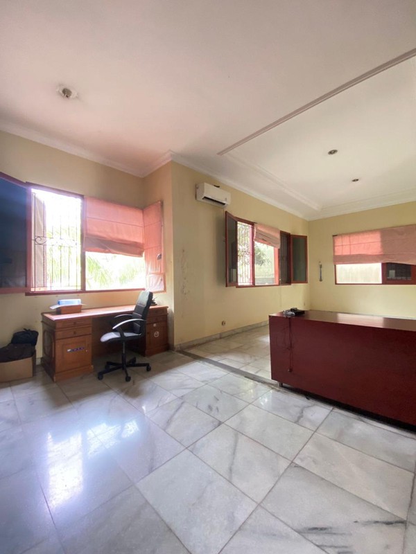 Rumah ini lokasi dekat dengan Cilandak Town Square, TB Simatupang, Fatmawati, Tol Pondok Pinang.