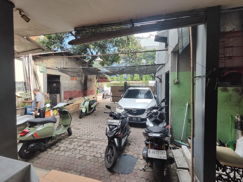 Rumah Luas Harga Hitung Tanah di Depan Mall Kokas dan Apartemen Casa Grande Residence, Menteng Pulo, Jakarta Selatan