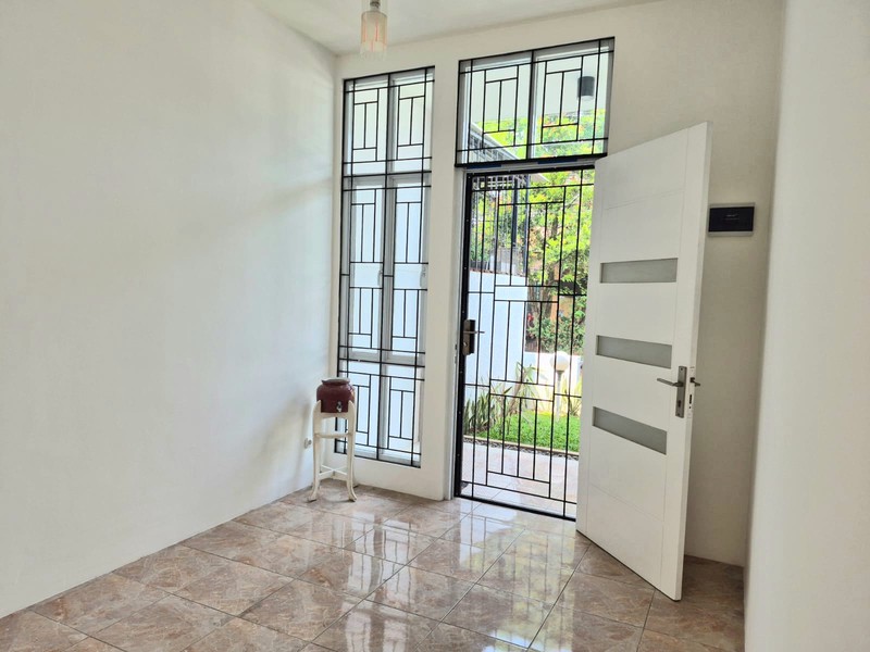 Jual Cepat Rumah Murah Hanya 1.250 M di Regency Melati Mas Serpong Tangerang Selatan, Rapih Siap Huni, Masih Ada Halaman Belakang 