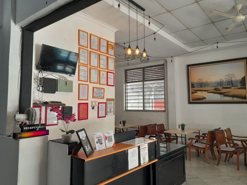 Dijual Rumah 2 Tingkat Red Doorz Hotel Lokasi Strategis Di Senen, Jakarta Pusat