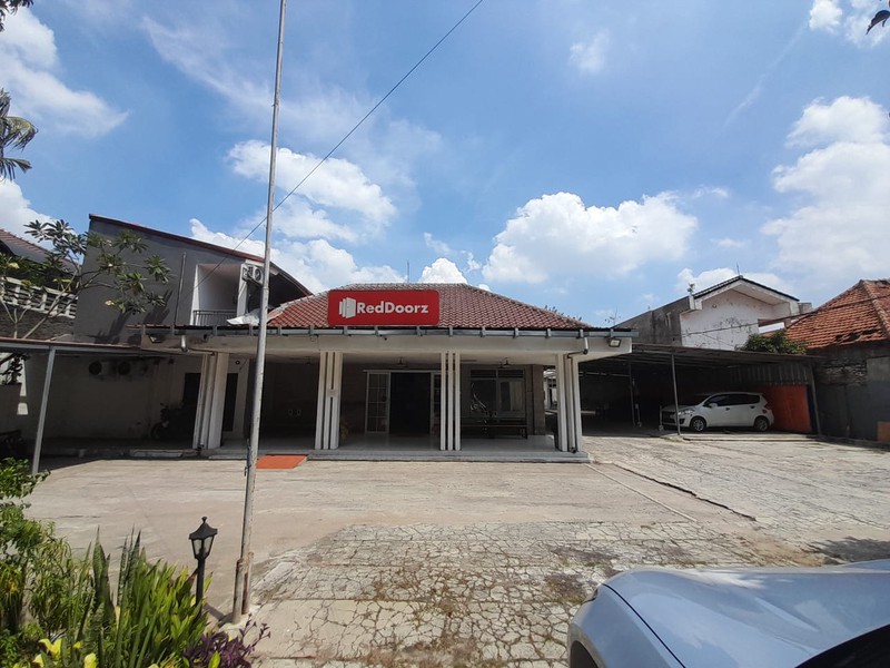 Dijual Rumah 2 Tingkat Red Doorz Hotel Lokasi Strategis Di Senen, Jakarta Pusat